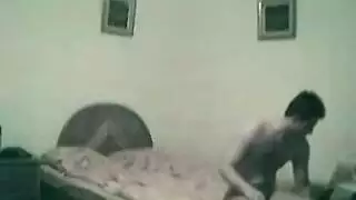 مراهقة تتعرض للجماع العنيف من رجل أكبر في مشهد إباحي صريح