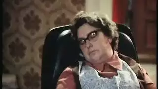 بنت تتحرش بأختها النائمة سحاقية