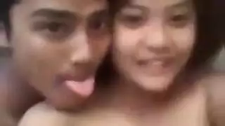 كبير الثدي سياحي