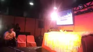 عراقي يغتصب البنت فوق الغش بين إلابقار