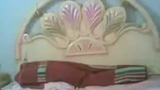 بنات بتصور نفسها ملط وهى كثيفة الشعر