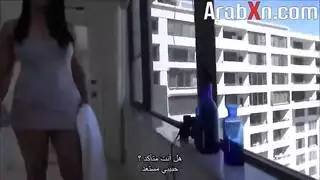 الاخت تتمتع باخوها النايم