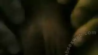 سورية محجبة تفتش عن نياك
