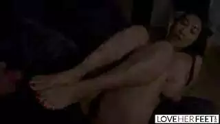 يلحس كسها فوق لغسالة