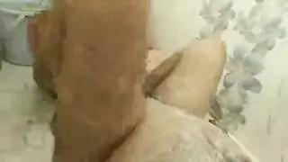 الزوجة تدلك زوجها ساخن