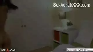 تذهب لصديقتها وينيكها اخو صديقتها