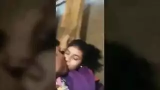 بنت بتلعب بكسها تهيج شب