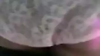 صفع مؤخرتها الكبيرة خلال دخول خلفي مكثف