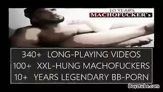 مشهد إكس إكس إكس: شابان، أحدهما يأخذه شرجياً