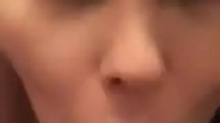مص محترف يؤدي إلى جنس خشن صريح