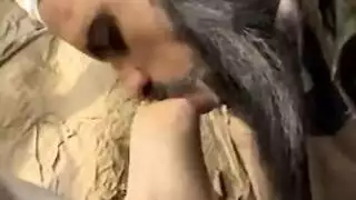 زائر من الشرق الأوسط يأخذ فتاة محلية لعالم الجنس