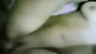 مصرية عاهرة تكشف عن ثدييها وتحصل على معاملة نجم إباحي