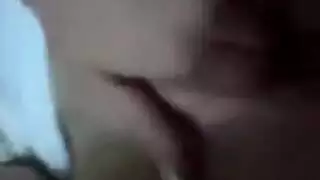 حركات منار الجامدة تؤدي إلى مص عميق وقذف داخلي