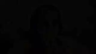 فتاة محجبة تأخذ قضيب زميلها في حلقها لقطات خام