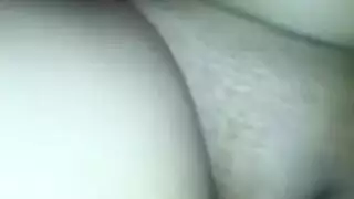 عربية منحنية الجسم منقوعة ومستعدة لفعل إباحي