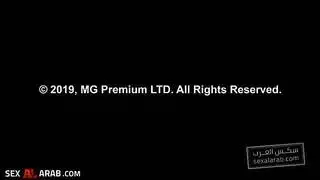 علاقة عائلية: جلسة جوردي الحارة مع صديقته وأمها