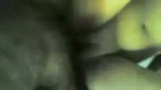 ثلاثي صعب: شابان يغازلان ويمارسان الجنس بقوة مع فتاة