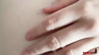 مؤخرات مراهقات وصدور مدورة: إيلاج عميق وفائض من السائل المنوي