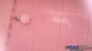 يصور زوجة اخيه الفرسة وهي تستحمى