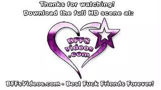 لعب سحاقي ثلاثي: حركة كس على كس قاسية