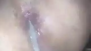 ضرب ستريبر تفريغ حمولة كبيرة في فرجها المبلل