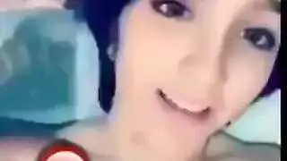 طالبة شابة تصور فرجها على سناب شات للمشاهدين