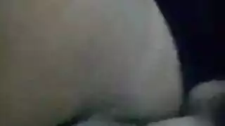 عاهرة منتقبة تمص قضيبًا من خلال نقابها قبل أن تُناك نيكًا قاسيًا