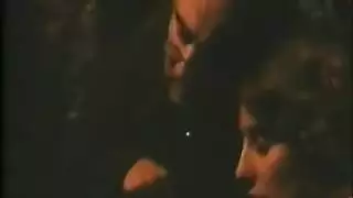 ولد مع ام٥