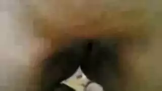 كس مرسوم تحت البنطلون