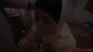 خيال النيك المزدوج: فتاة محجبة تحصل على نيك مزدوج ملحمي