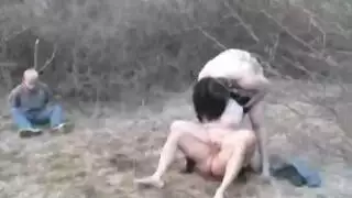 الديوث مسجَّل: يشاهد زوجته تأخذ قضيبين كبيرين