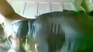 رقص بطني مثير في غرفة النوم بلبسة نوم مثيرة