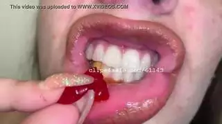تنك نفسها بزب