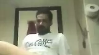 لبنانية تأخذ زب مصري في مشهد إباحي