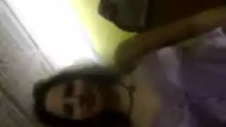 مراهقة عربية في ستان يتم تفحيط فرجها الضيق بعمق