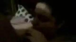 عاهرة مصرية تتصرف بجنون أمام الكاميرا: تقبيل ساخن، مص للثدي، وجنس وحشي