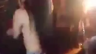 فتاة مصرية تخلع ملابسها وتمارس الجنس في ملهى ليلي فاضح