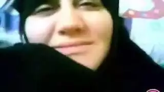 فتيات منقبات في أفلام للكبار صريحة