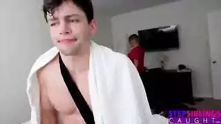 أخت مثيرة في عمل صريح