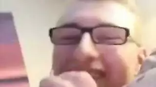 شهوة الملابس المغايرة ساونا الذي يذاكر كثيرا