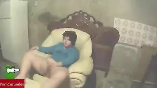 نيك ام زوجته وهي تنضف الارضية