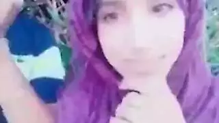 الفتاة الجميلة تشبه القمر تأخذ قضيب مراهق صلب