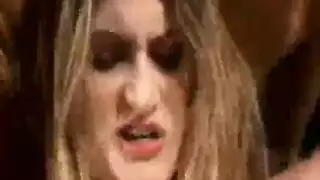 عاهرة تصل لعمل جنس شرجي صارم