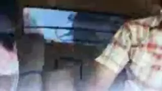 مخطوبة لممارسة الجنس: علاقة سريعة في السيارة مع لحس فرج وقذف داخلي