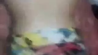 فالنتينا كوين تتعرى وتدلك كسها المشعر المبلل