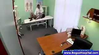 معركة إباحية: مهبلات نظيفة مقابل قذرة تأخذ عدة قذفات