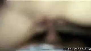 امرأة ناضجة ممتلئة تأخذ عدة أعراس