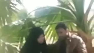 طالب علم وسادة نائب الرئيس البلع