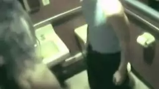 أخت وصديقتها في حفلة جنس سحاقية جامحة