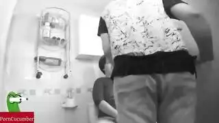 نيك حمام قوي: شاب يضرب امرأة ناضجة ويمص قضيبوه